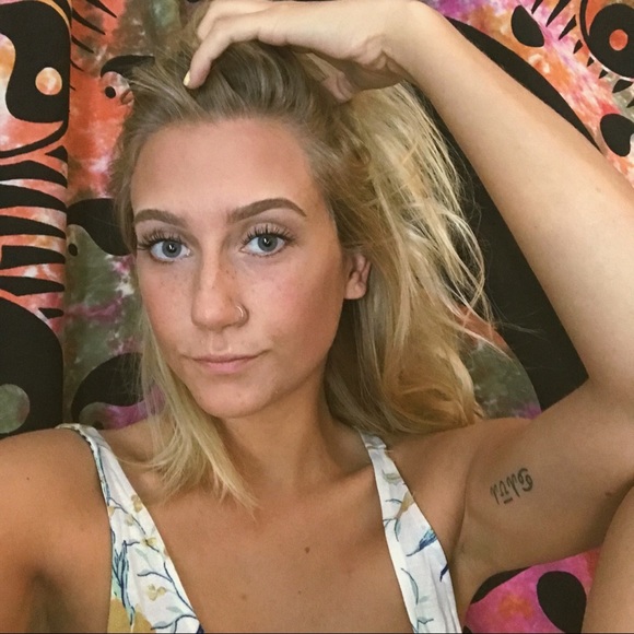 Meet your Posher, Evelyn - Picture 1 of 1